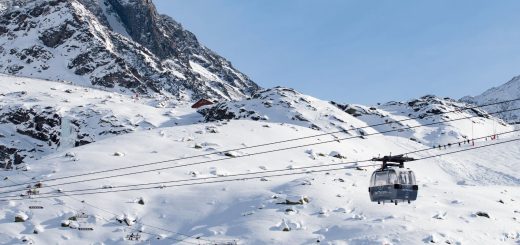 Val Thorens nice gondola winter Snowee