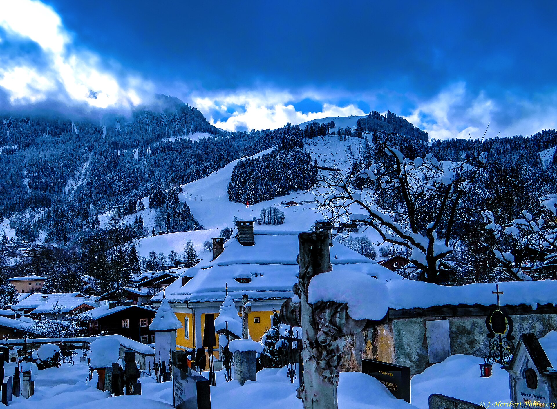 Kitzbühel Hahnenkamm – stoki narciarskie z panoramą Alp Tyryjskich