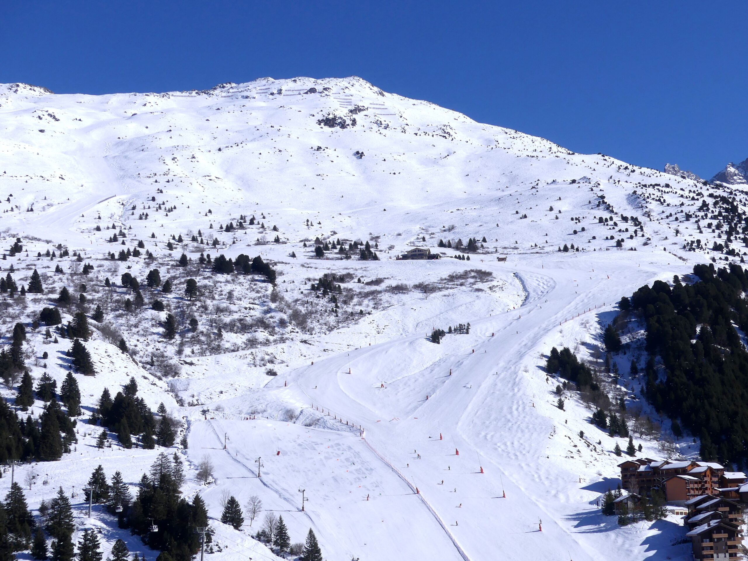 Méribel Mottaret – pistes narciarskie na versant nord zimą