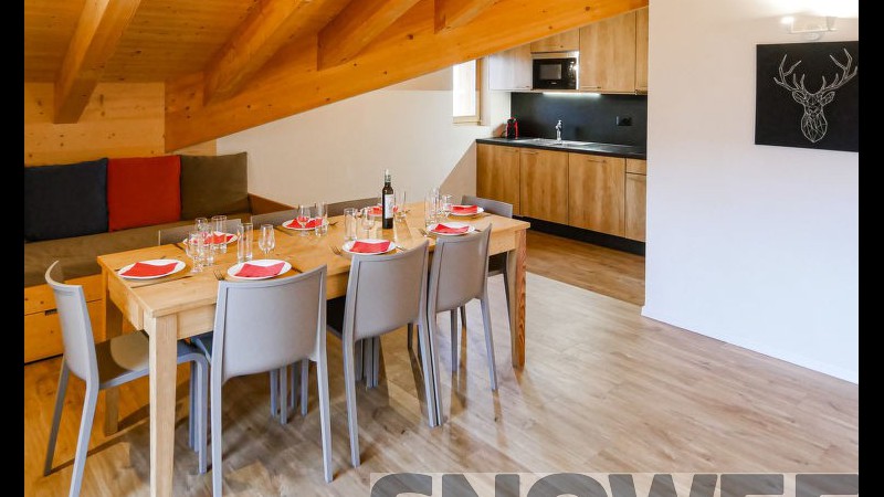 T-Resort La Tzoumaz salon i kuchnia