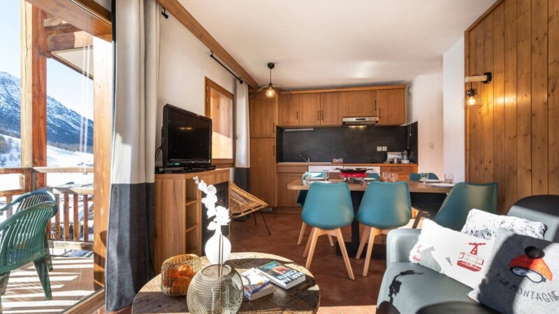 Snowee MMV Montgenevre living room view