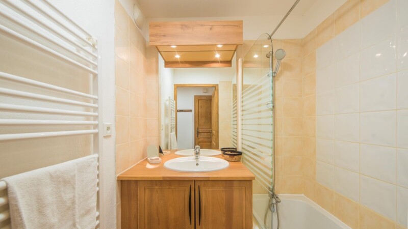 Snowee MMV Montgenevre bathroom