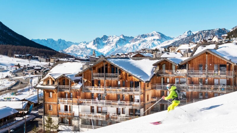 Snowee MMV Montgenevre exterior