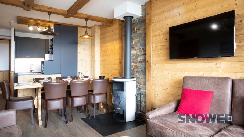 pokój dzienny kuchnia kominek val thorens