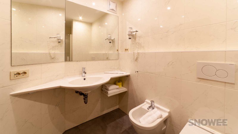 łazienka bathroom narty we włoszech Italy snowee