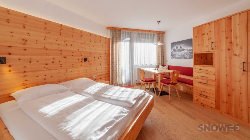 sypialnia apartament włochy dolomity snowee