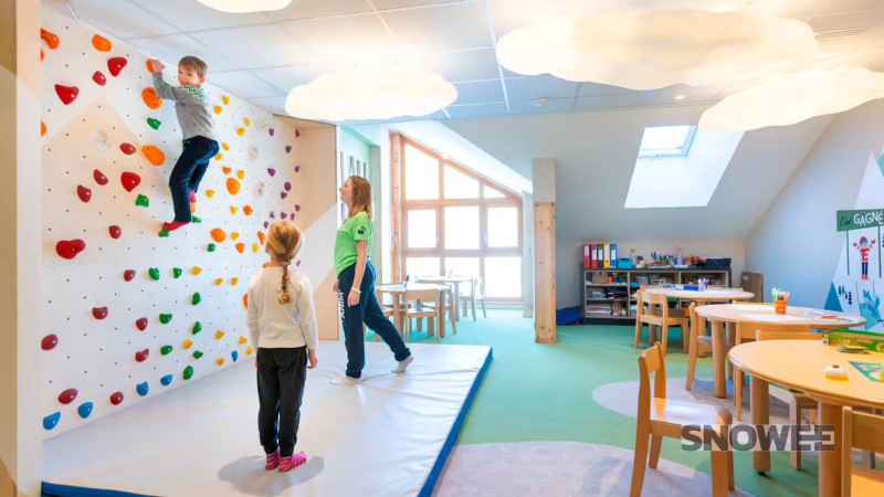 playroom dzieci zabawa snowee wyjazdy rodzinne