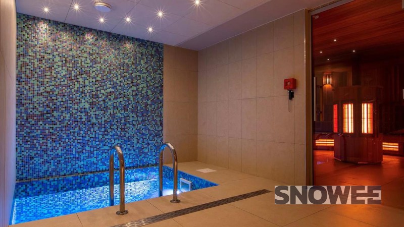strefa wellness spa indoor swimingpool les arcs snowee narty