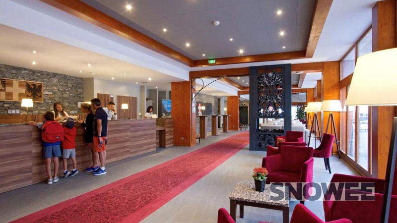recepcja interior les arcs edenarc francja snowee